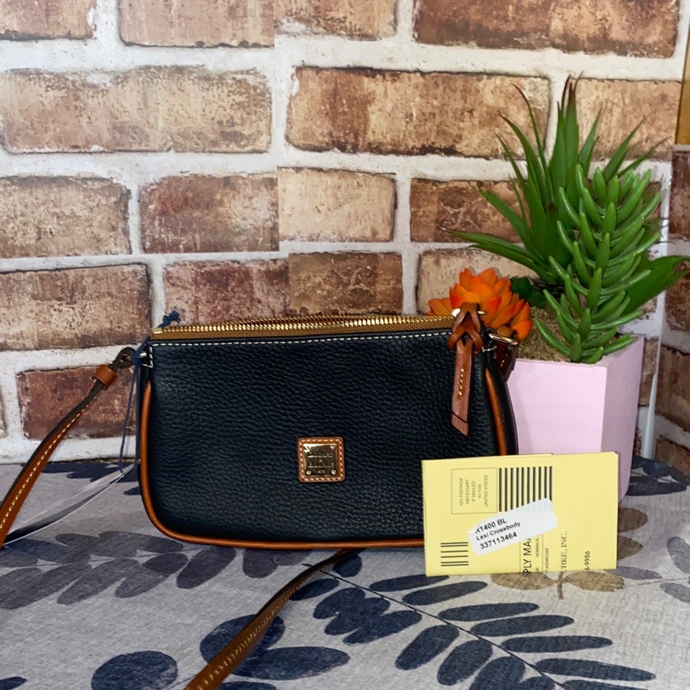 Dooney & Bourke Black lexi Crossbody Bag nwt